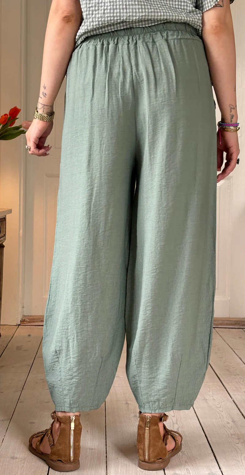 Alana bukser med skrålommer og barrel-fit militare LikeLondon - Image 10