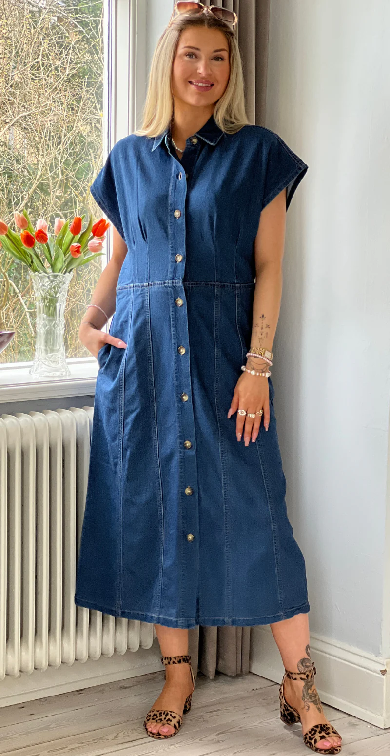 Alia gennemknappet kjole med lommer medium blue denim Freequent - Image 8