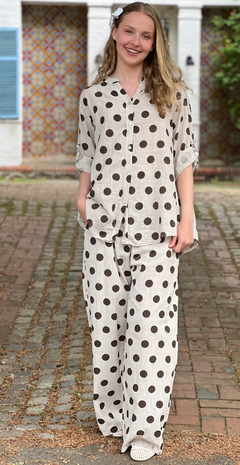 Alice skjorte med store prikker og opsmøg på ærmet beige LikeLondon - Image 3