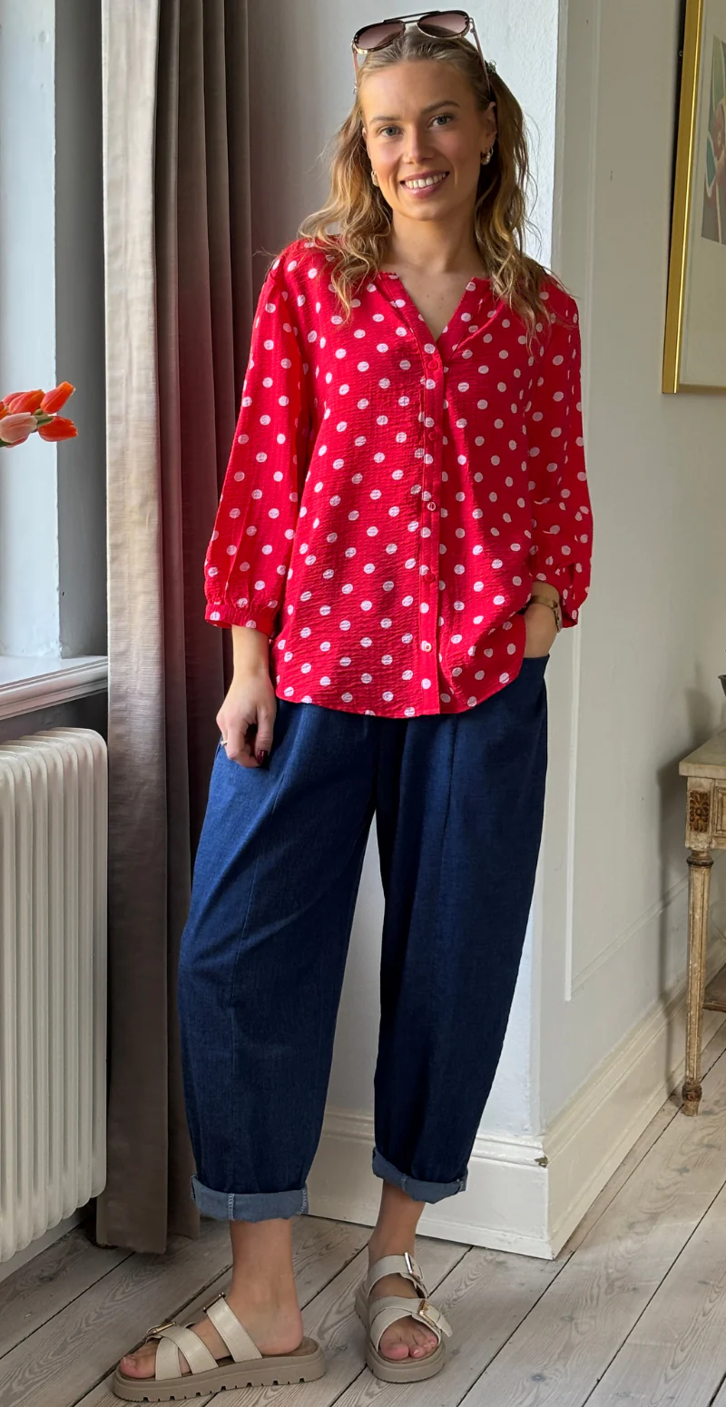 Alma bluse i krepp kvalitet med prikker true red w. sweet lilac Freequent - Image 8