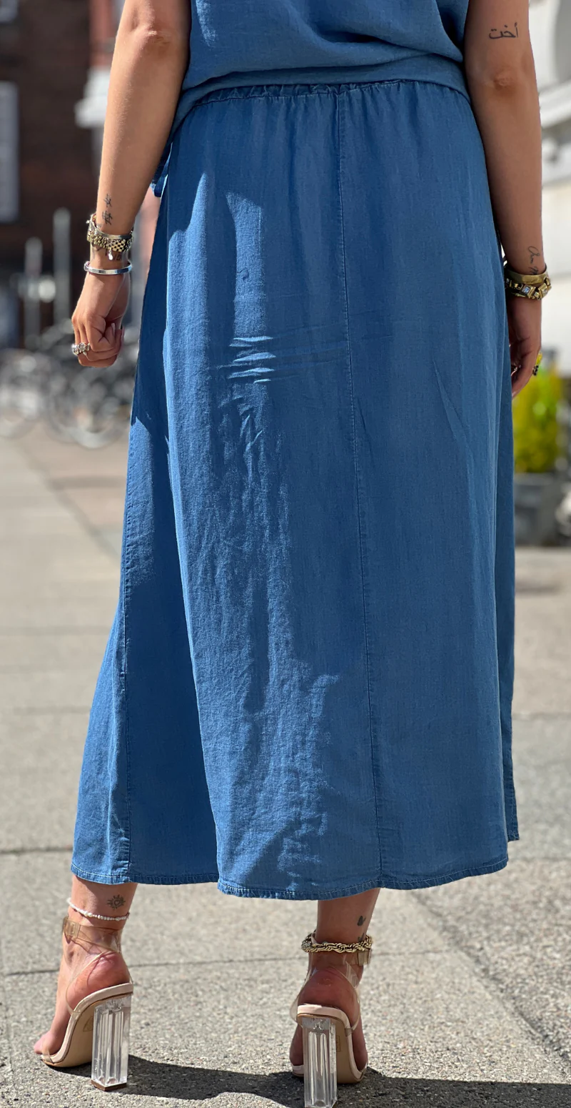 Andrea denimnederdel med skrålommer og slids foran medium jeans LikeLondon - Image 4