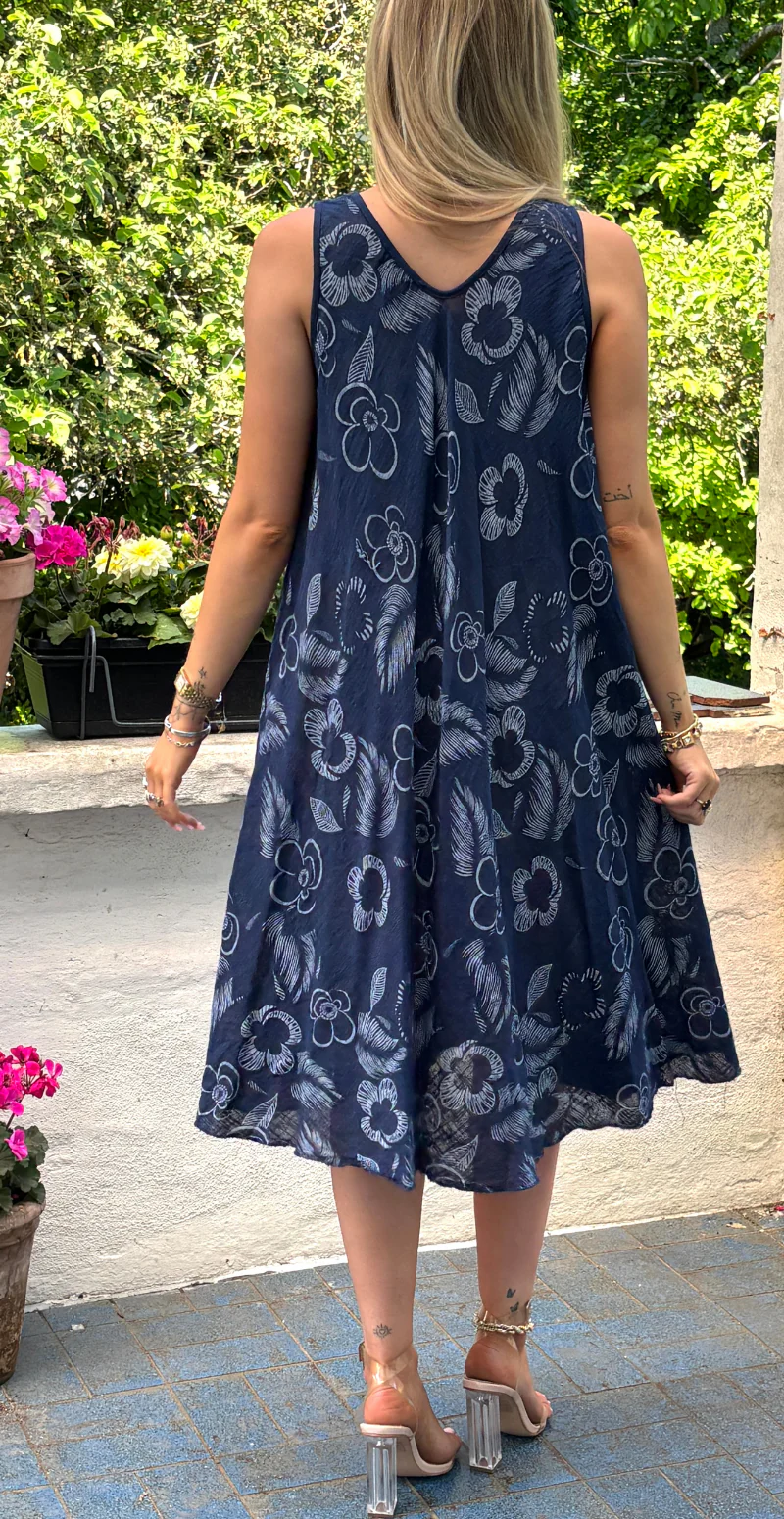 Aurelia kort kjole med brede stropper og blomster navy LikeLondon - Image 3