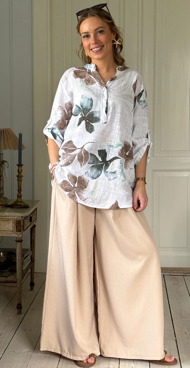 Bessie bluse med bladmotiv og stolpelukning bianco/hvid LikeLondon - Image 2