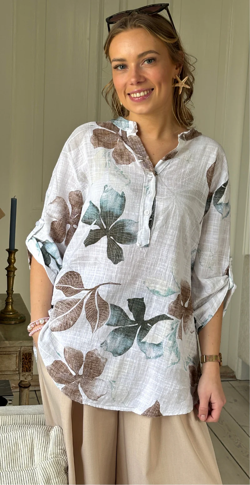 Bessie bluse med bladmotiv og stolpelukning bianco/hvid LikeLondon - Image 3