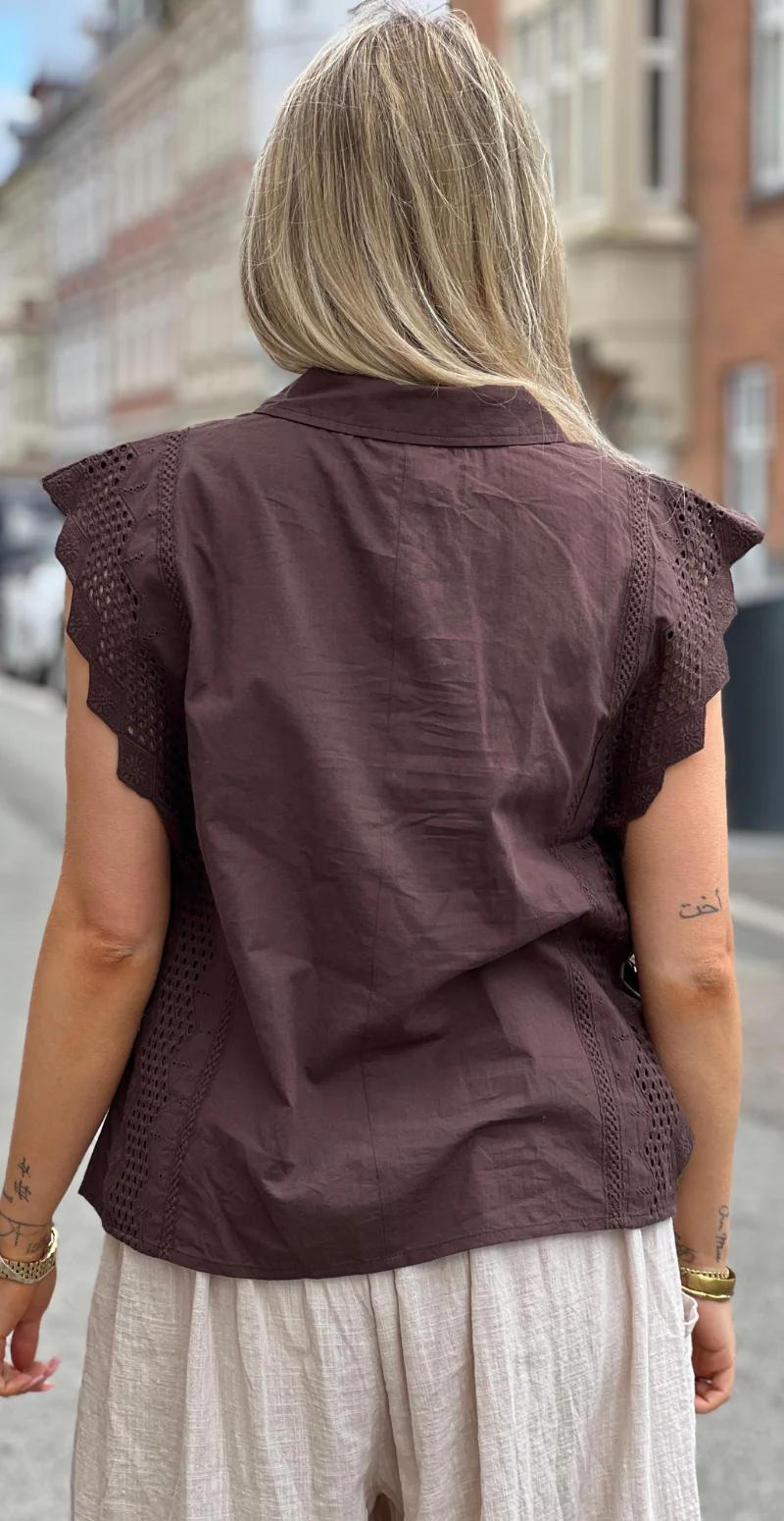 Bina bluse med broderi anglaise coffee bean Freequent - Image 7