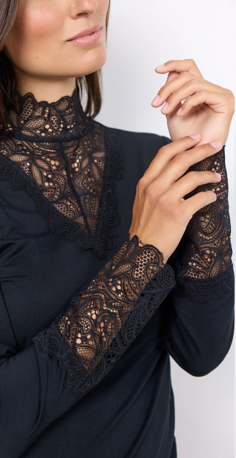 Bluse med blondehals sort - Image 2