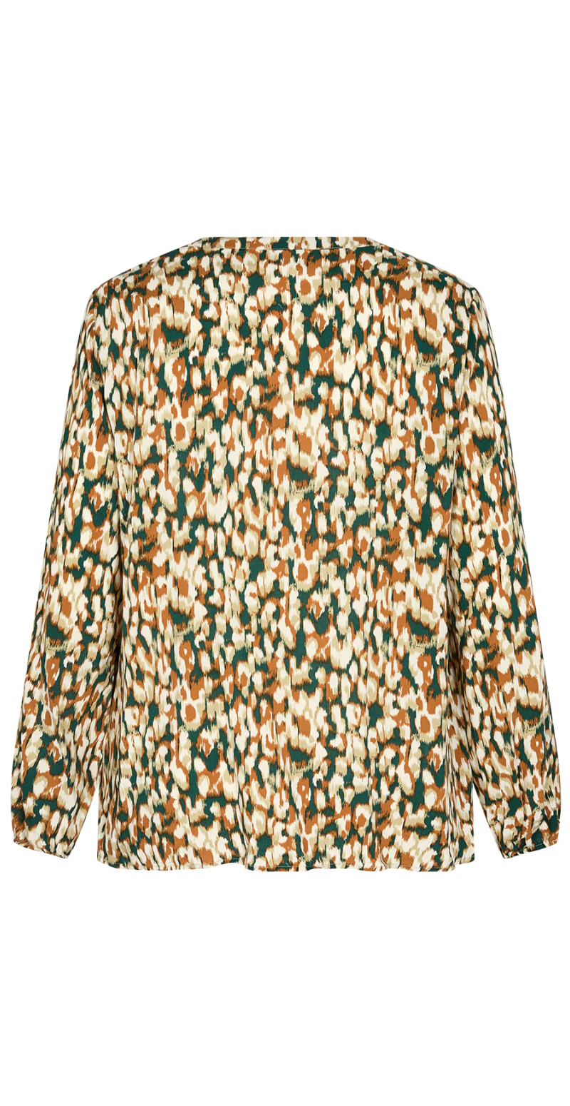 Bluse med split hals og print shady green - Image 3