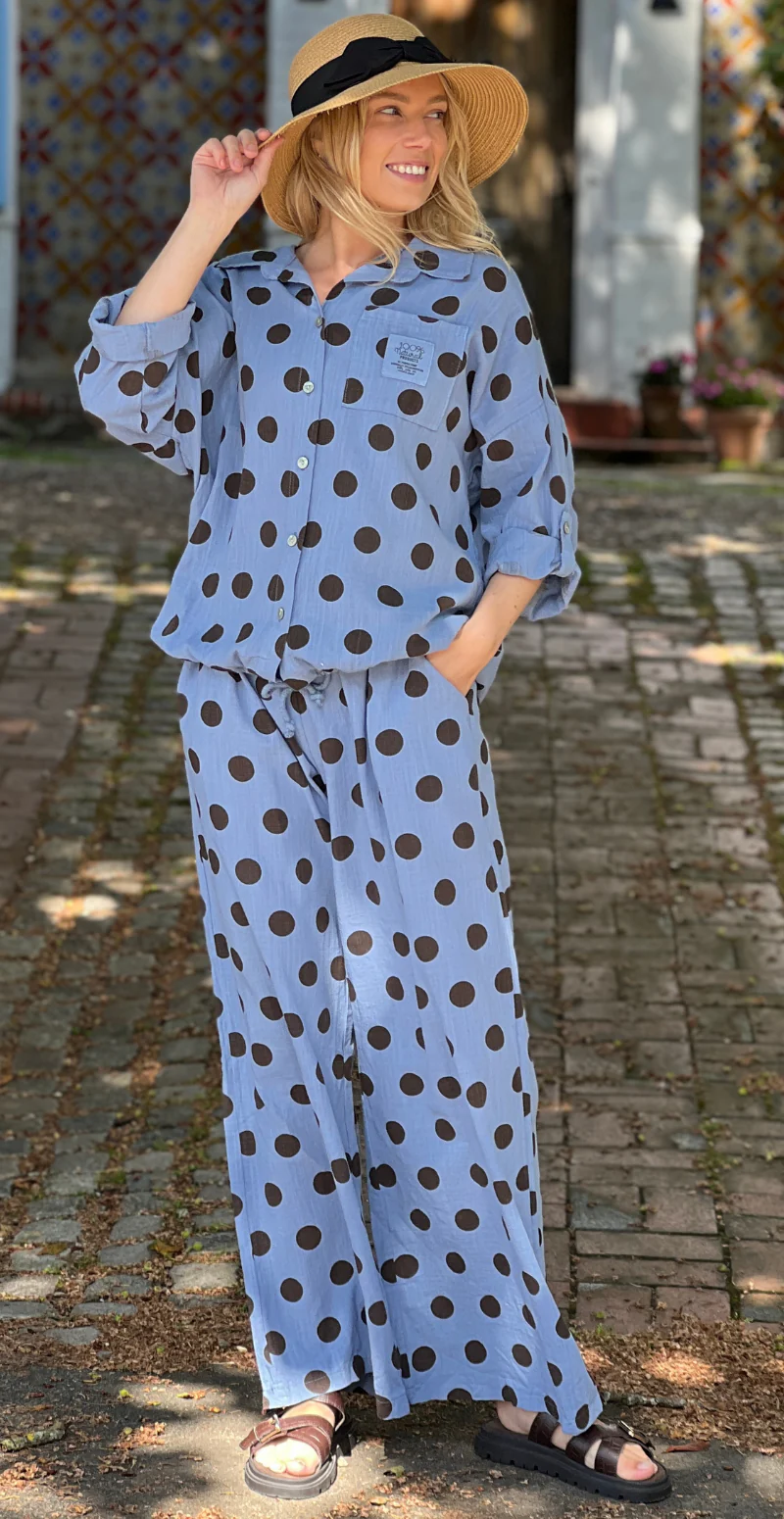 Brenda bukser med store prikker og skrålommer blå LikeLondon - Image 3