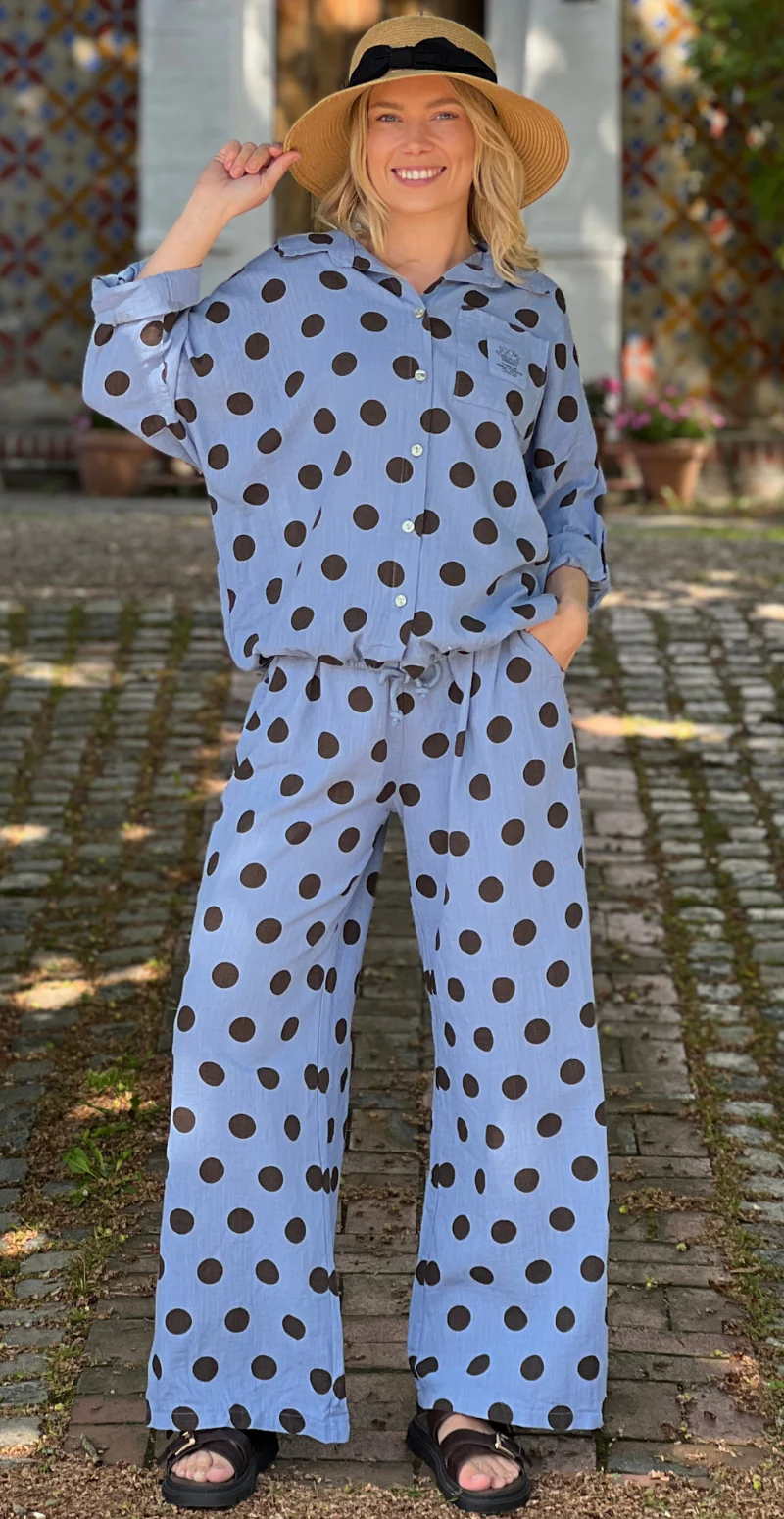 Brenda bukser med store prikker og skrålommer blå LikeLondon - Image 4
