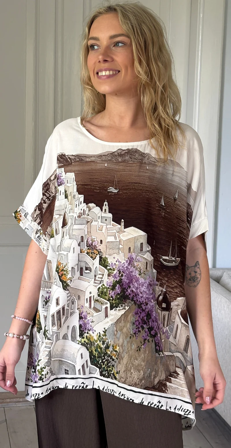 Brianna bluse med kort ærme og print af huse brun LikeLondon - Image 5