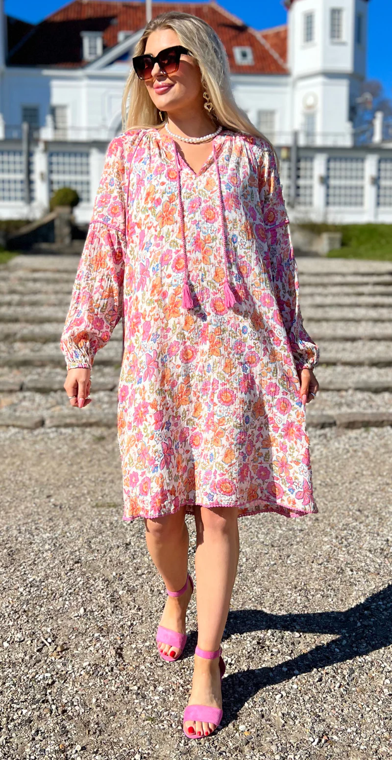 Carin kjole med blomsterprint og snøre Off-white w. Fuchsia Freequent - Image 3