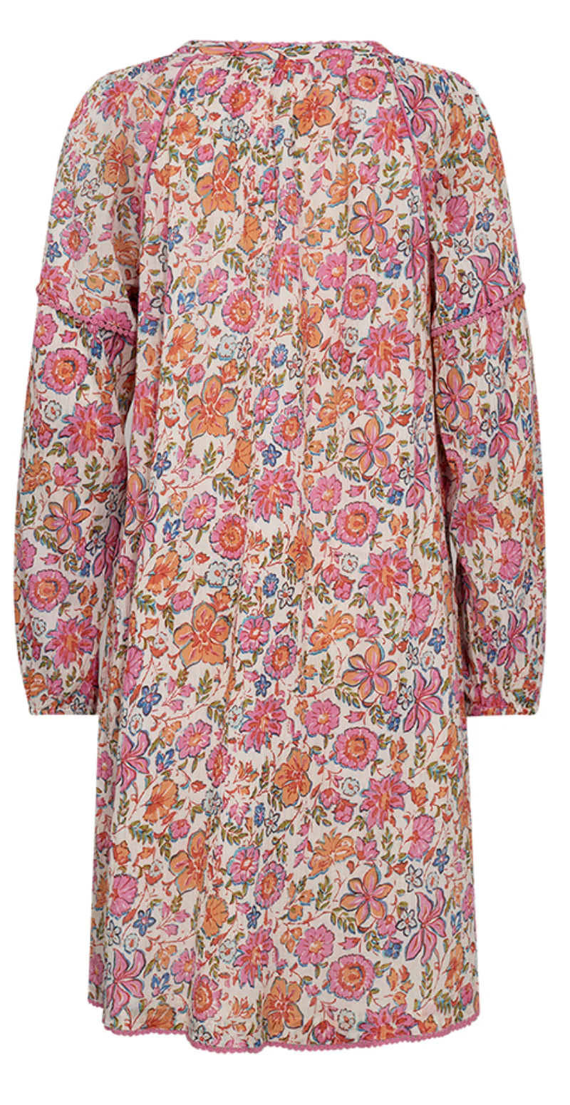 Carin kjole med blomsterprint og snøre Off-white w. Fuchsia Freequent - Image 6