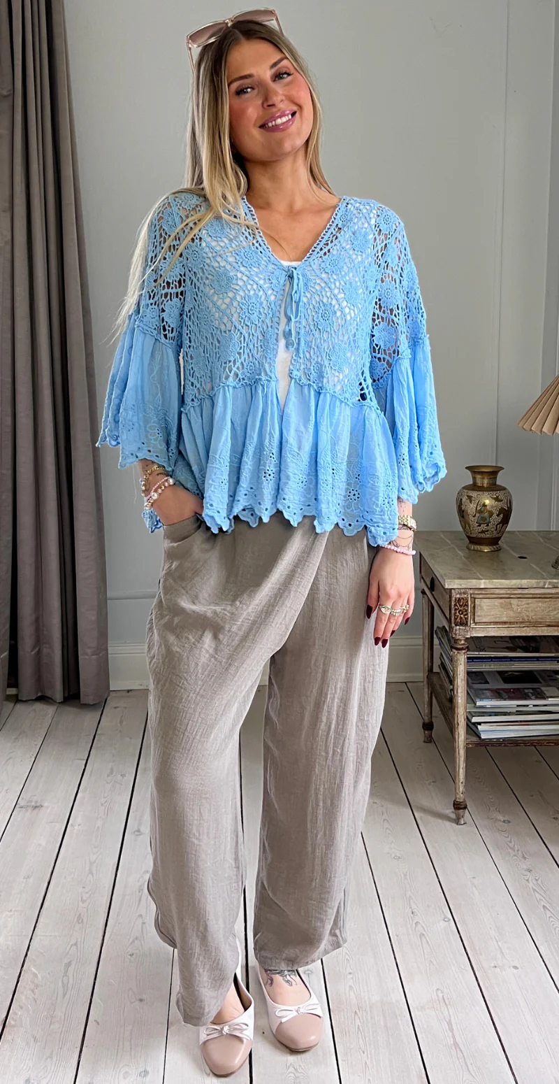 Carma hæklet cardigan med blonder og bindelukning sky LikeLondon - Image 4