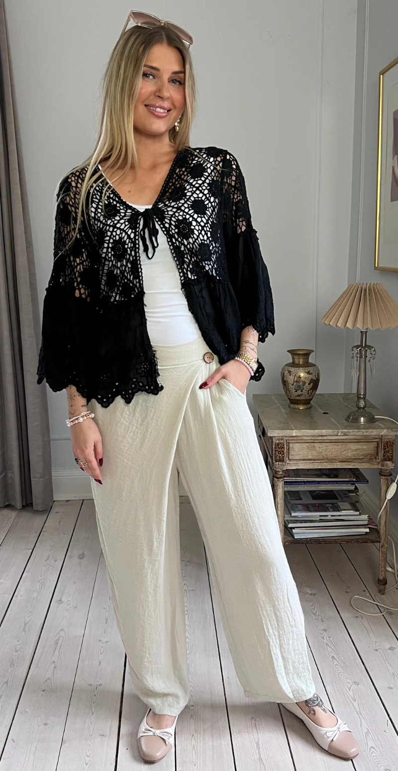 Carma hæklet cardigan med blonder og bindelukning sort LikeLondon - Image 7