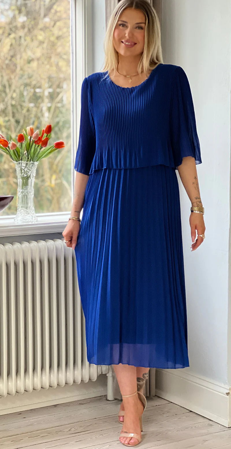 Carmen plisseret kjole med elastik i taljen royal blue LikeLondon - Image 2