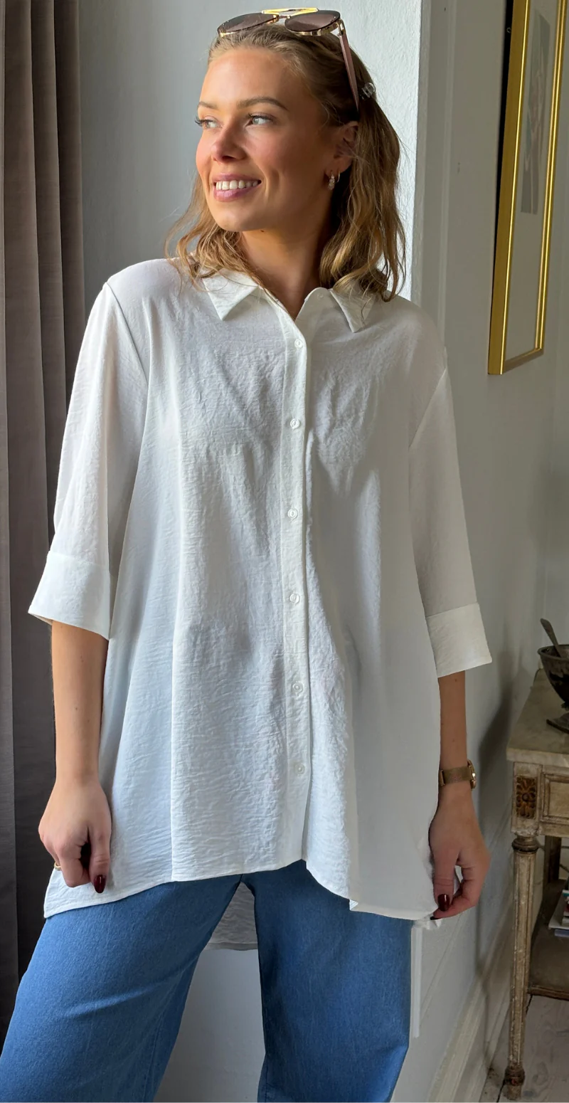 Carrie skjortebluse med længde bagtil hvid LikeLondon - Image 4