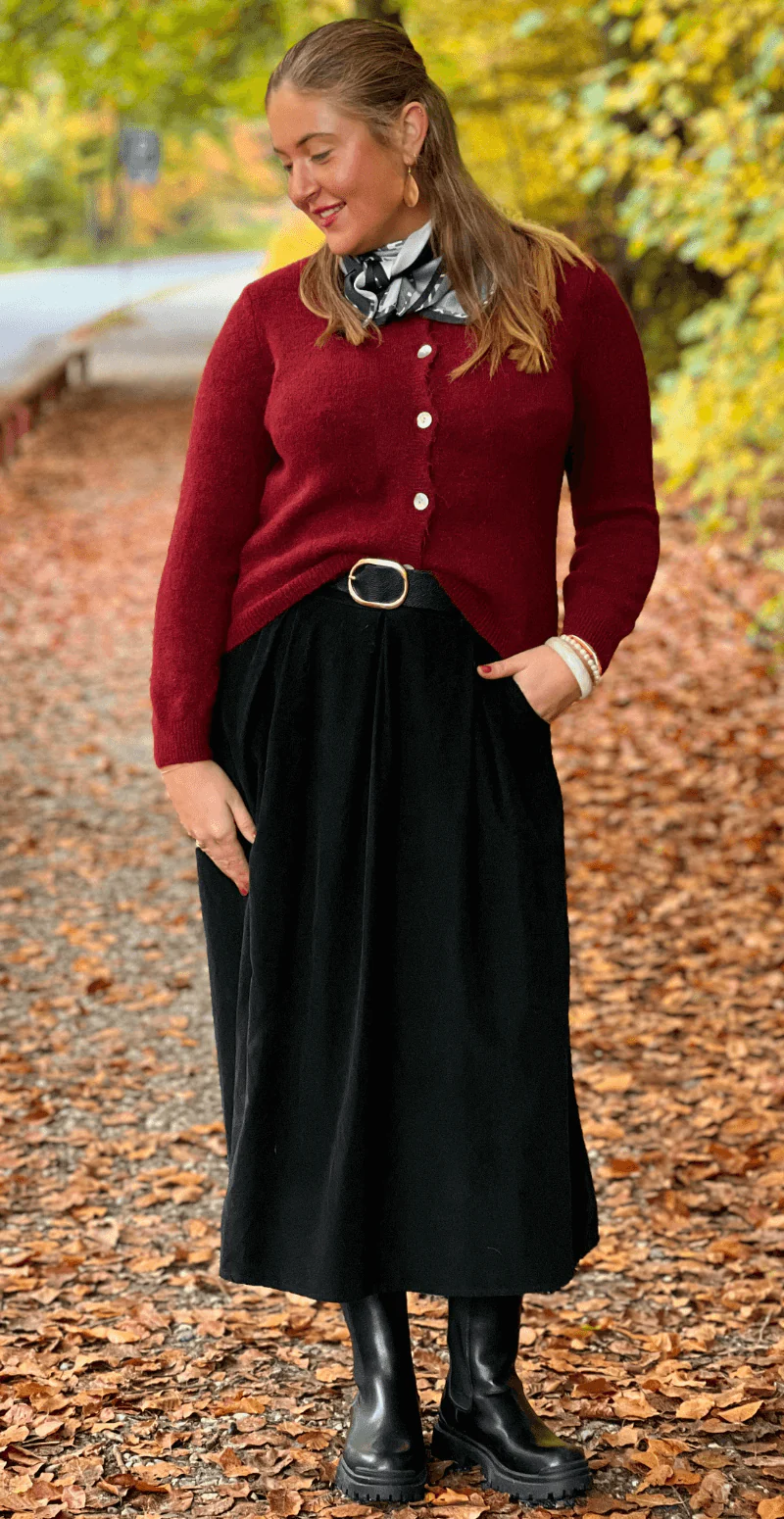 Celeste uld cardigan med perlemorsknapper bordeaux LikeLondon - Image 2