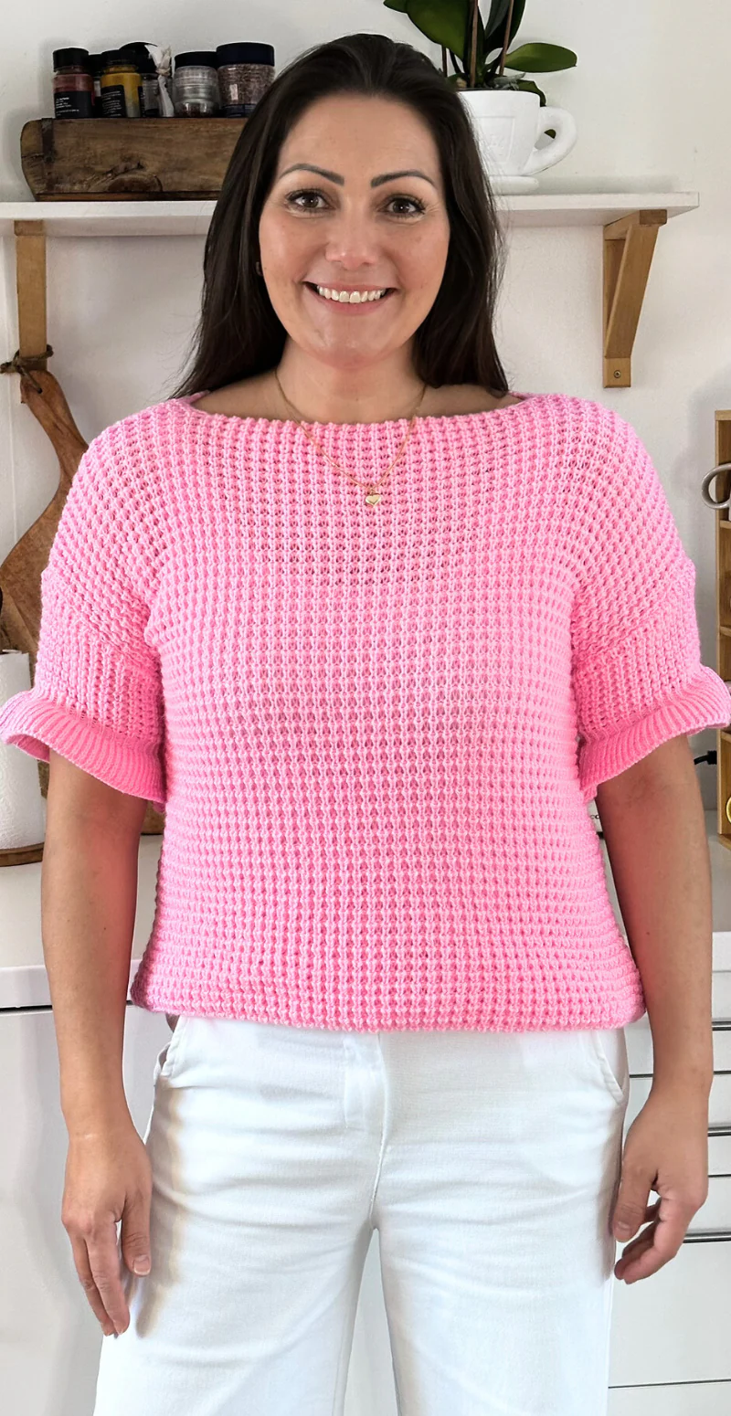 Chia strikbluse med kort flæseærme pink LikeLondon - Image 2