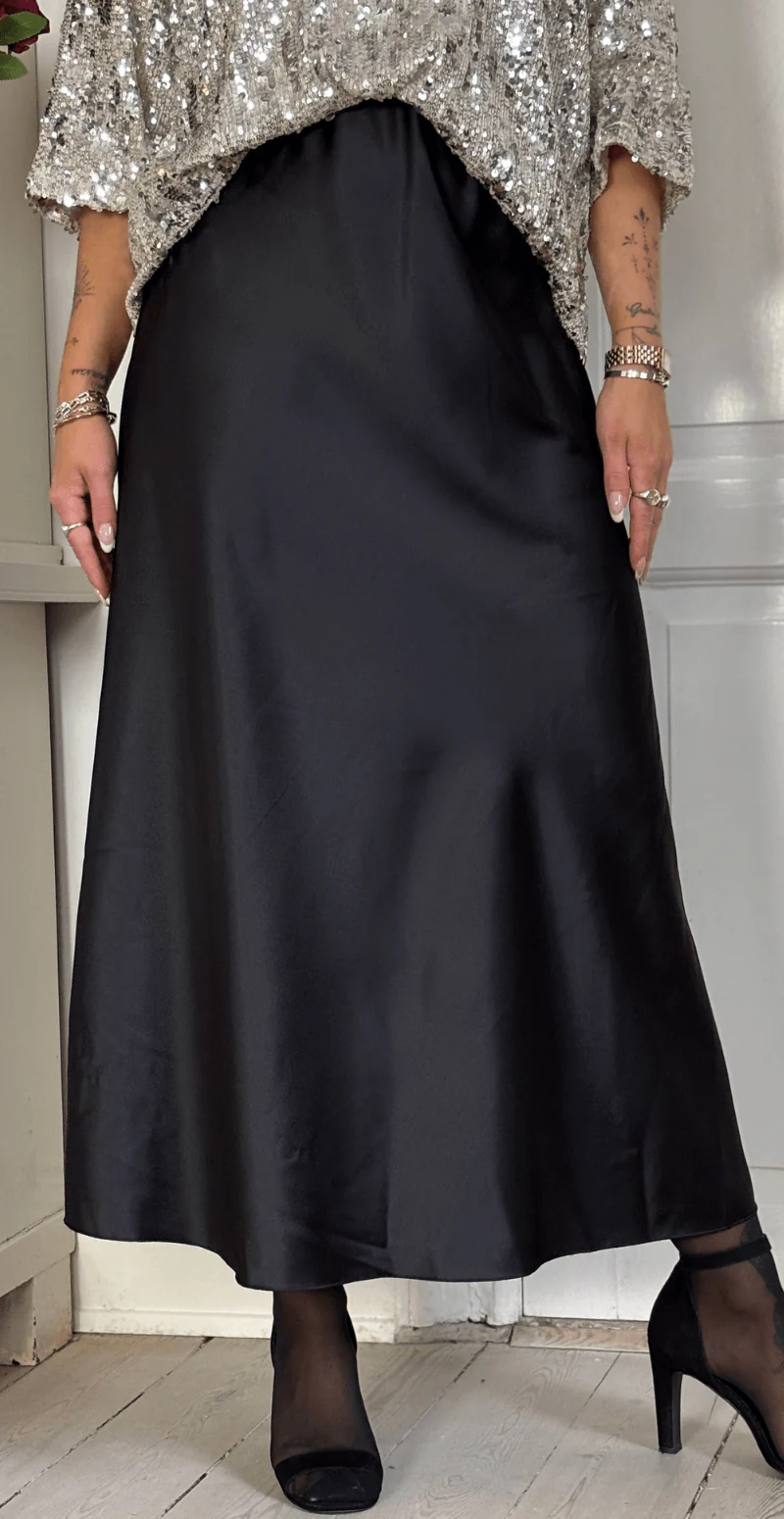 Cissi satin nederdel sort LikeLondon - Image 2