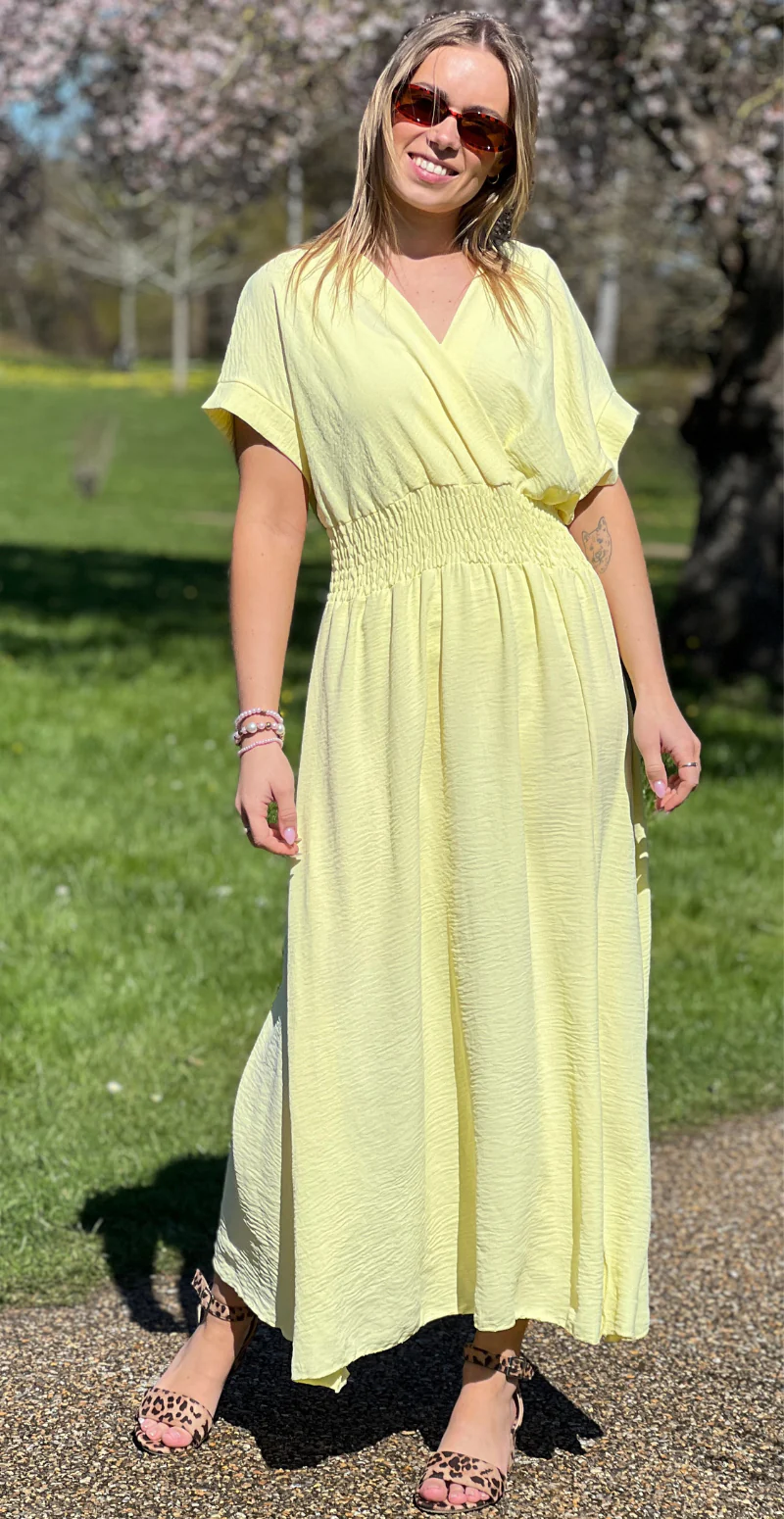 Dagny lang kjole med elastik i taljen og slids foran gul LikeLondon - Image 5