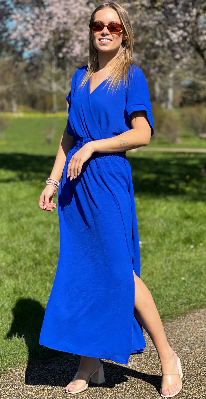 Dagny lang kjole med elastik i taljen og slids foran royal blue LikeLondon - Image 3