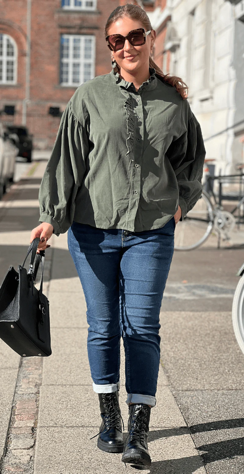 Effie fløjlsskjorte med flæsedetalje khaki LikeLondon - Image 2