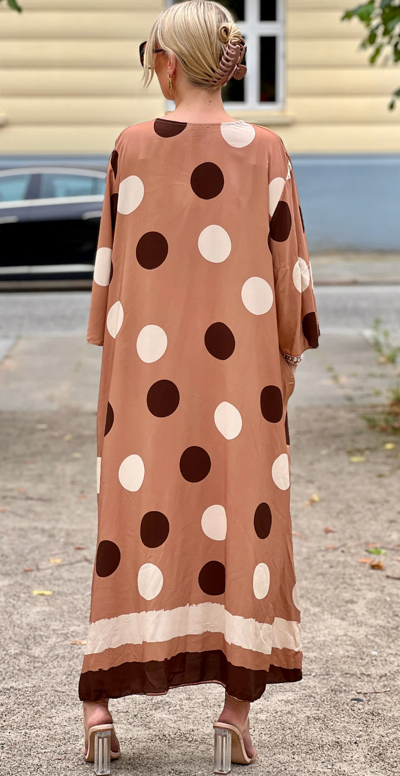 Effie lang kjole med store dots og lommer taupe LikeLondon - Image 8
