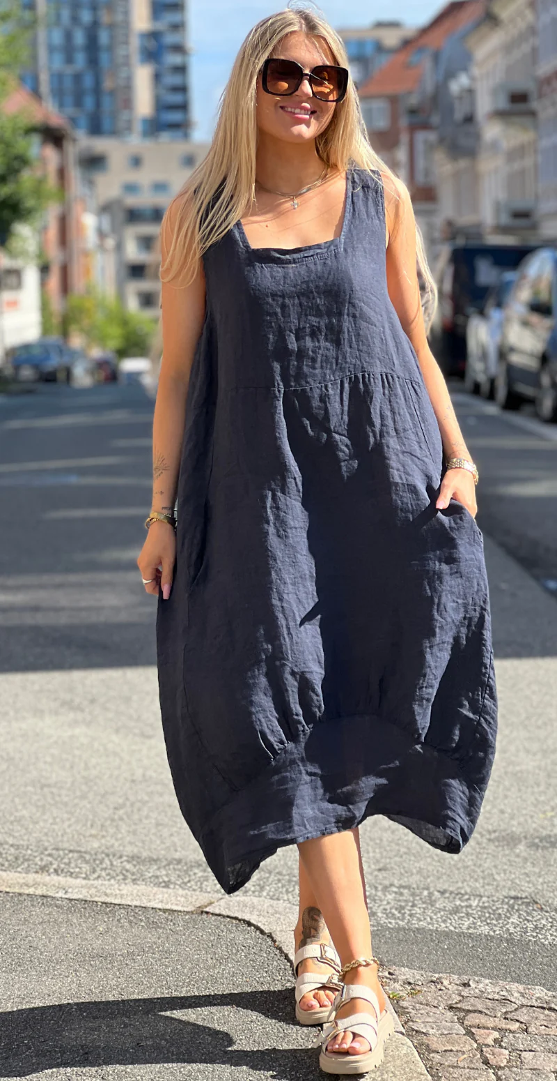 Eline hørkjole uden ærmer og med firkantet udskæring navy LikeLondon - Image 3