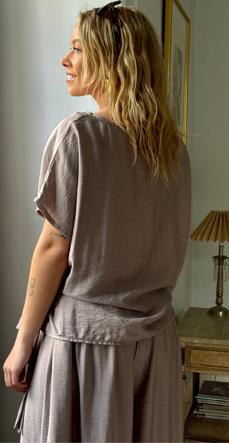Ellie kortærmet bluse med bindebånd i siden fango LikeLondon - Image 10