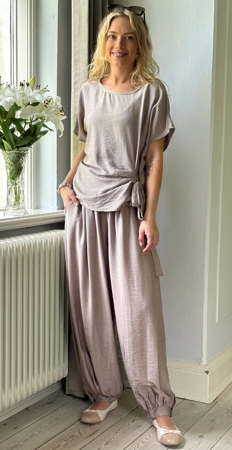 Ellie kortærmet bluse med bindebånd i siden fango LikeLondon - Image 5