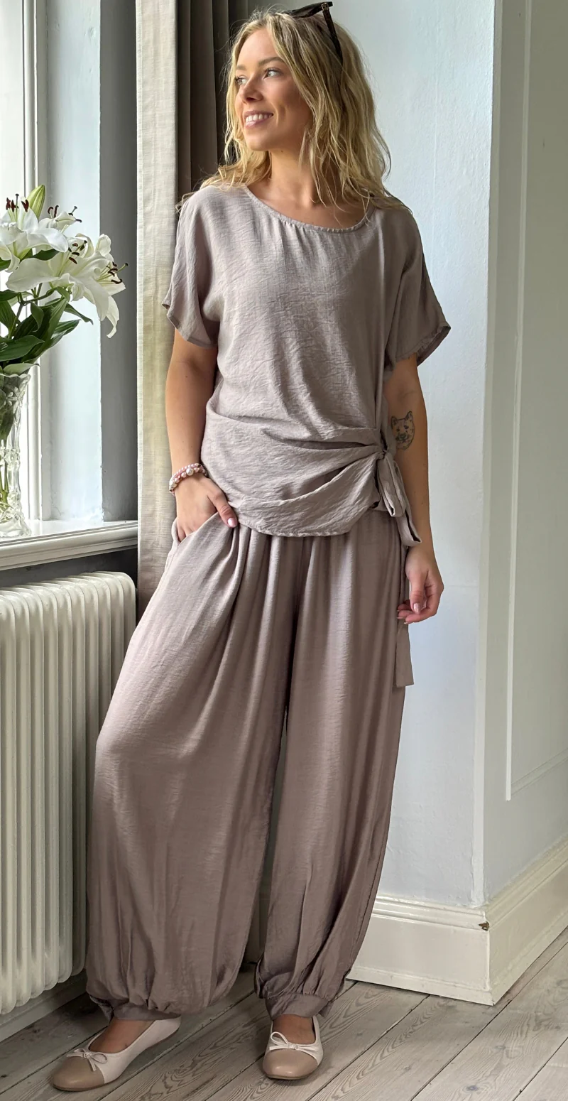 Ellie kortærmet bluse med bindebånd i siden fango LikeLondon - Image 7