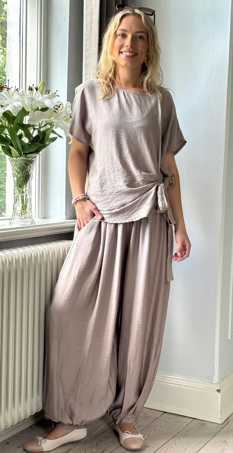 Ellie kortærmet bluse med bindebånd i siden fango LikeLondon - Image 9