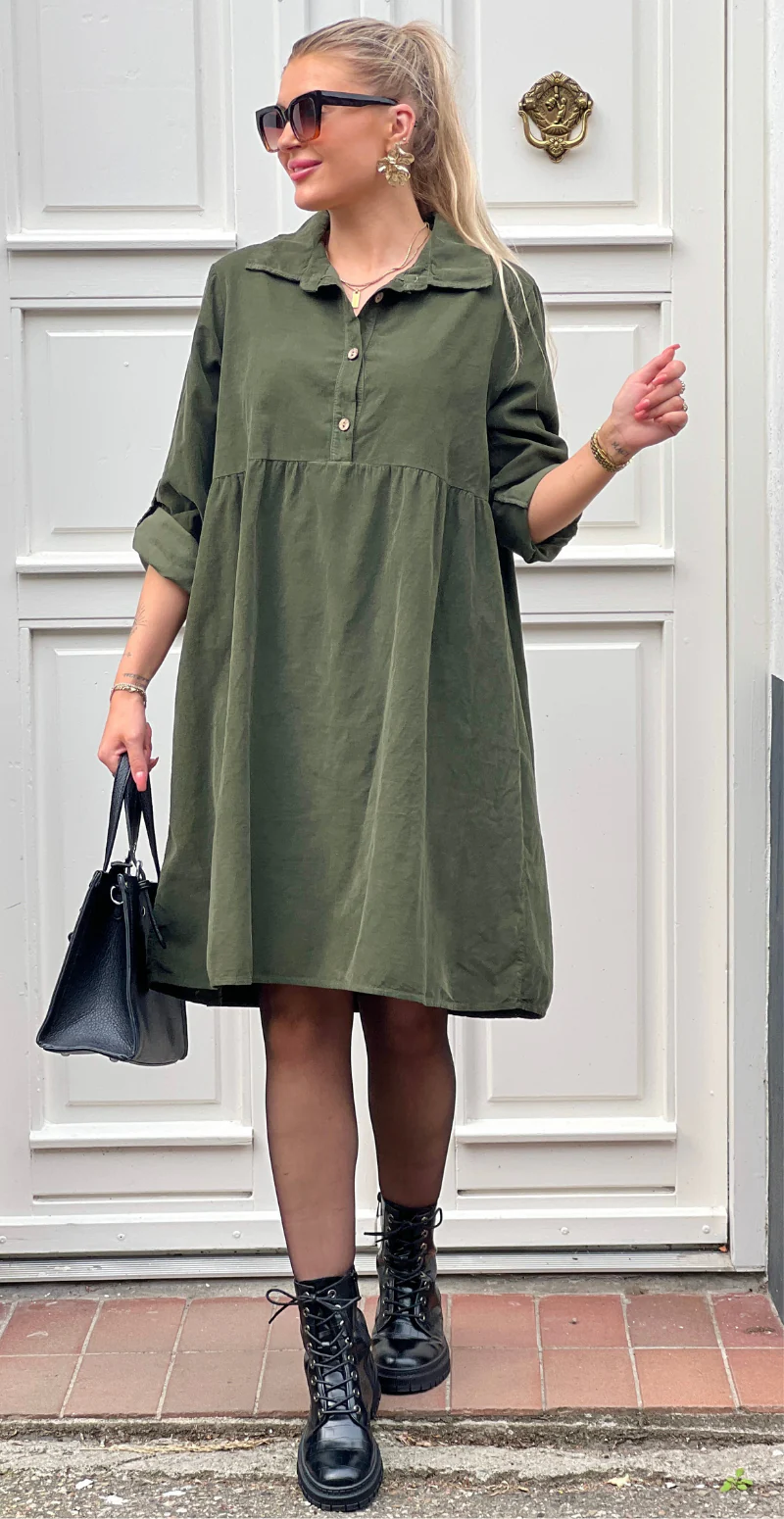 Elvira fløjlskjole med knap-detaljer militare LikeLondon - Image 3