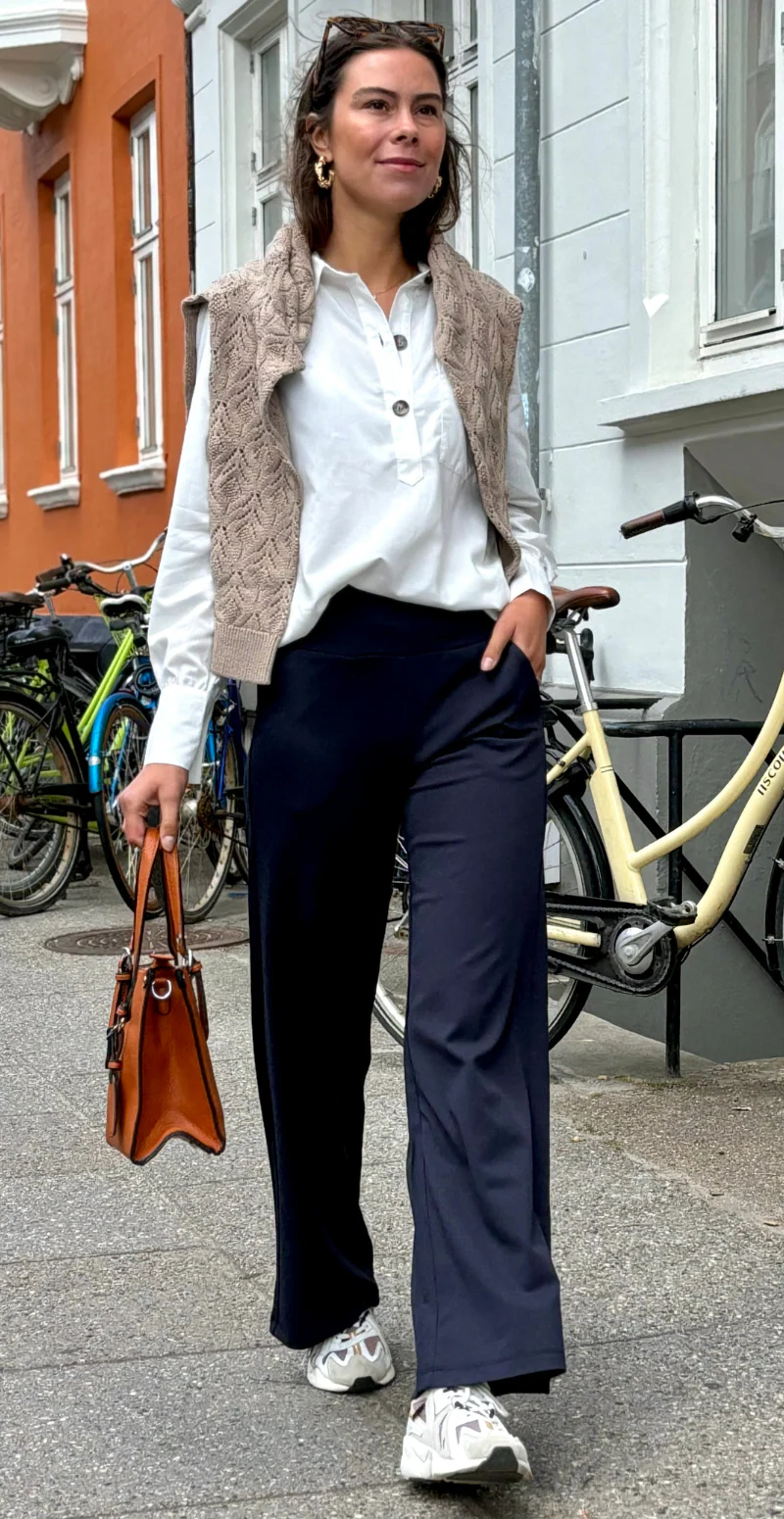 Emily buks med vidde navy - Image 2