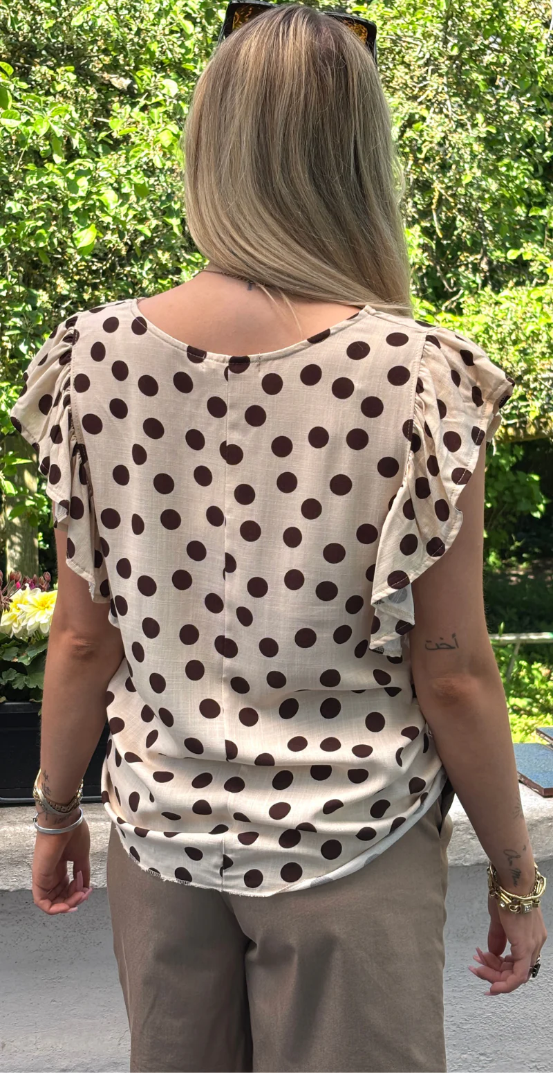 Emmy bluse med prikker og flæseærmer beige LikeLondon - Image 6