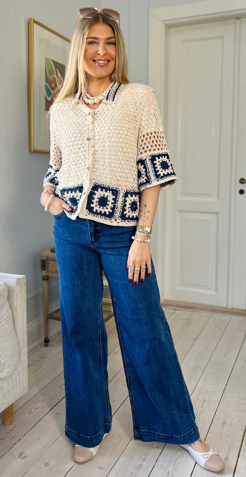 Essa kortærmet cardigan i crochet med krave beige/navy LikeLondon - Image 2