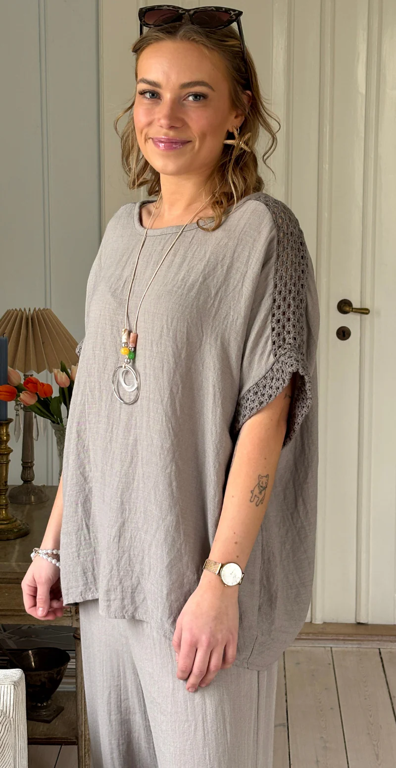 Ethel bluse med hæklede detaljer og halskæde fango LikeLondon - Image 5