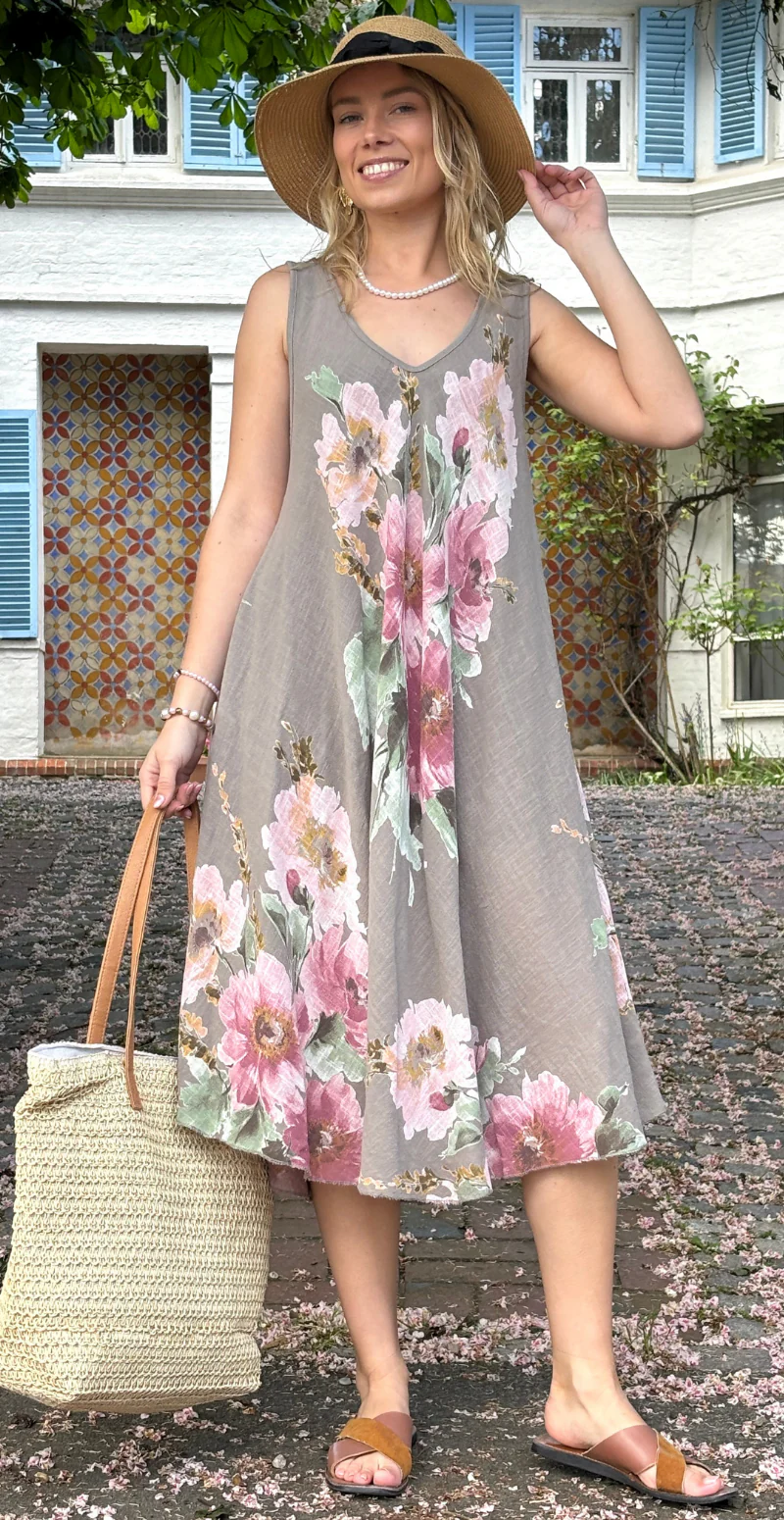 Faye kjole med brede stropper og blomstermotiv fango LikeLondon - Image 3