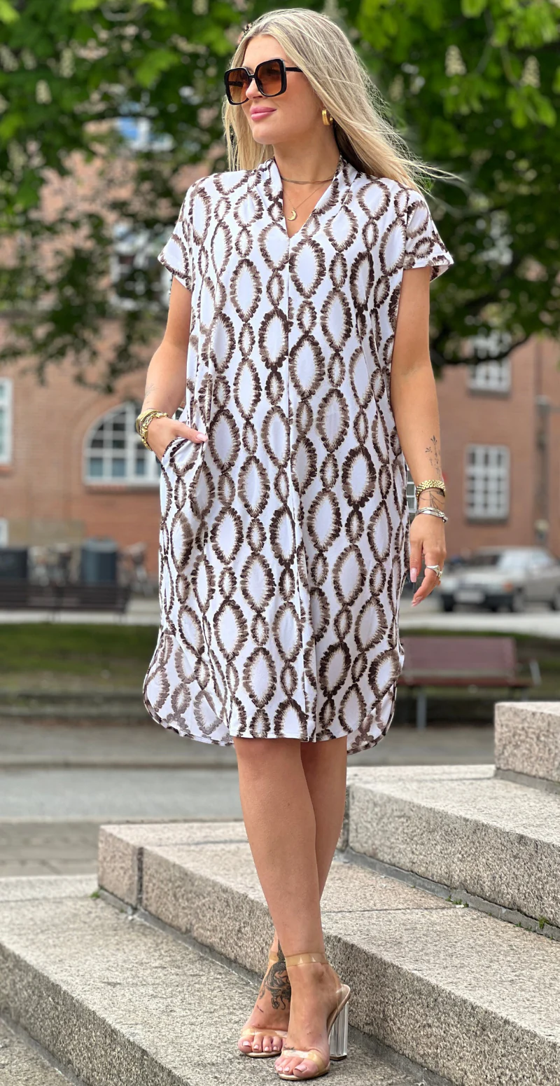Floi kjole med print og lommer brilliant white w. coffee bean Freequent - Image 2