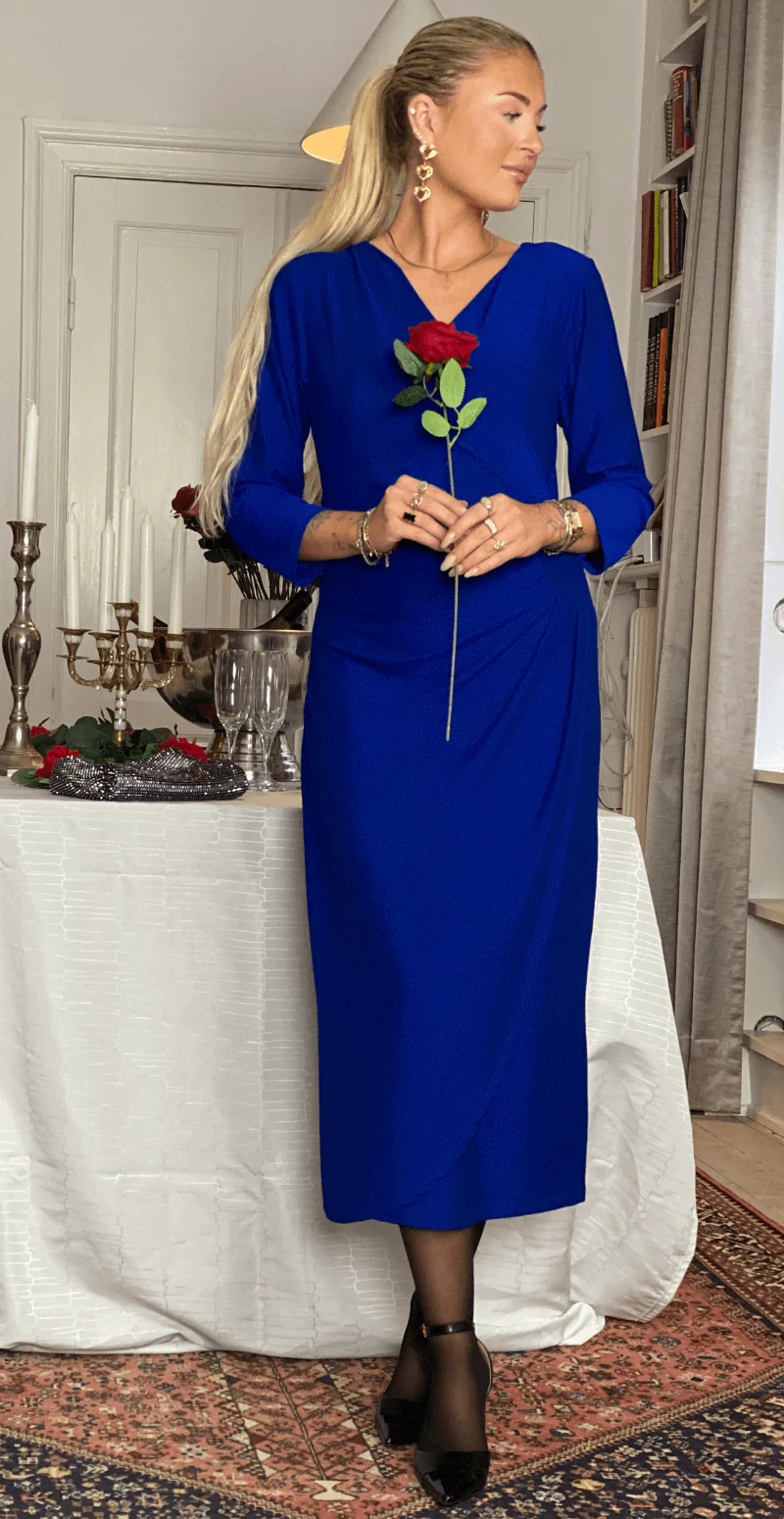 Gabriella lang glimmerkjole med wrap-effekt royalblue LikeLondon - Image 2