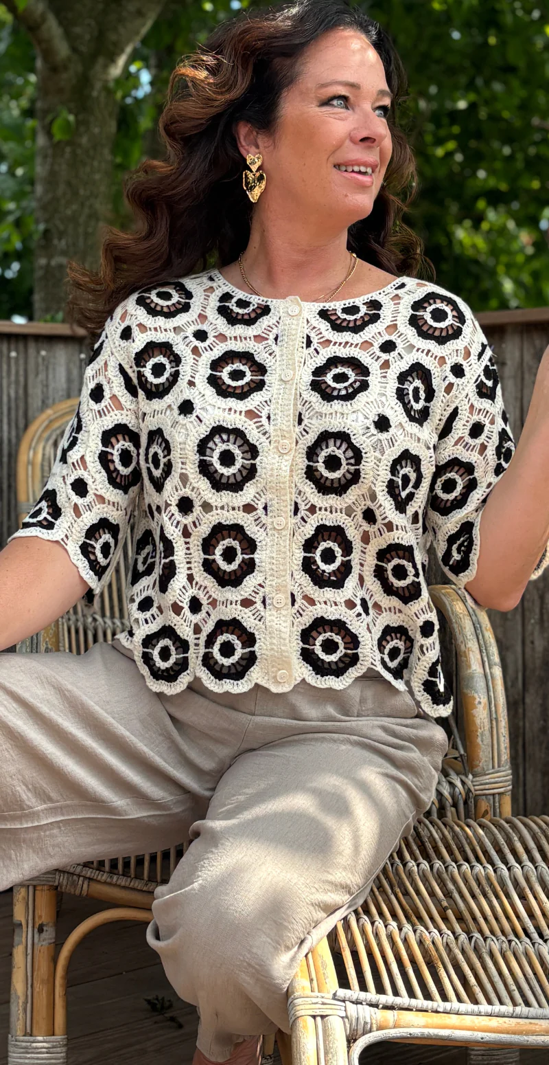 Ginny hæklet cardigan med korte ærmer sort LikeLondon - Image 2
