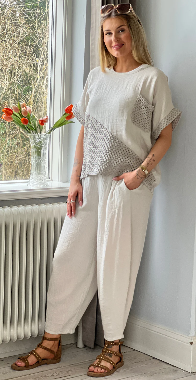 Gladys bluse med kort ærme og hæklede detaljer beige LikeLondon - Image 4