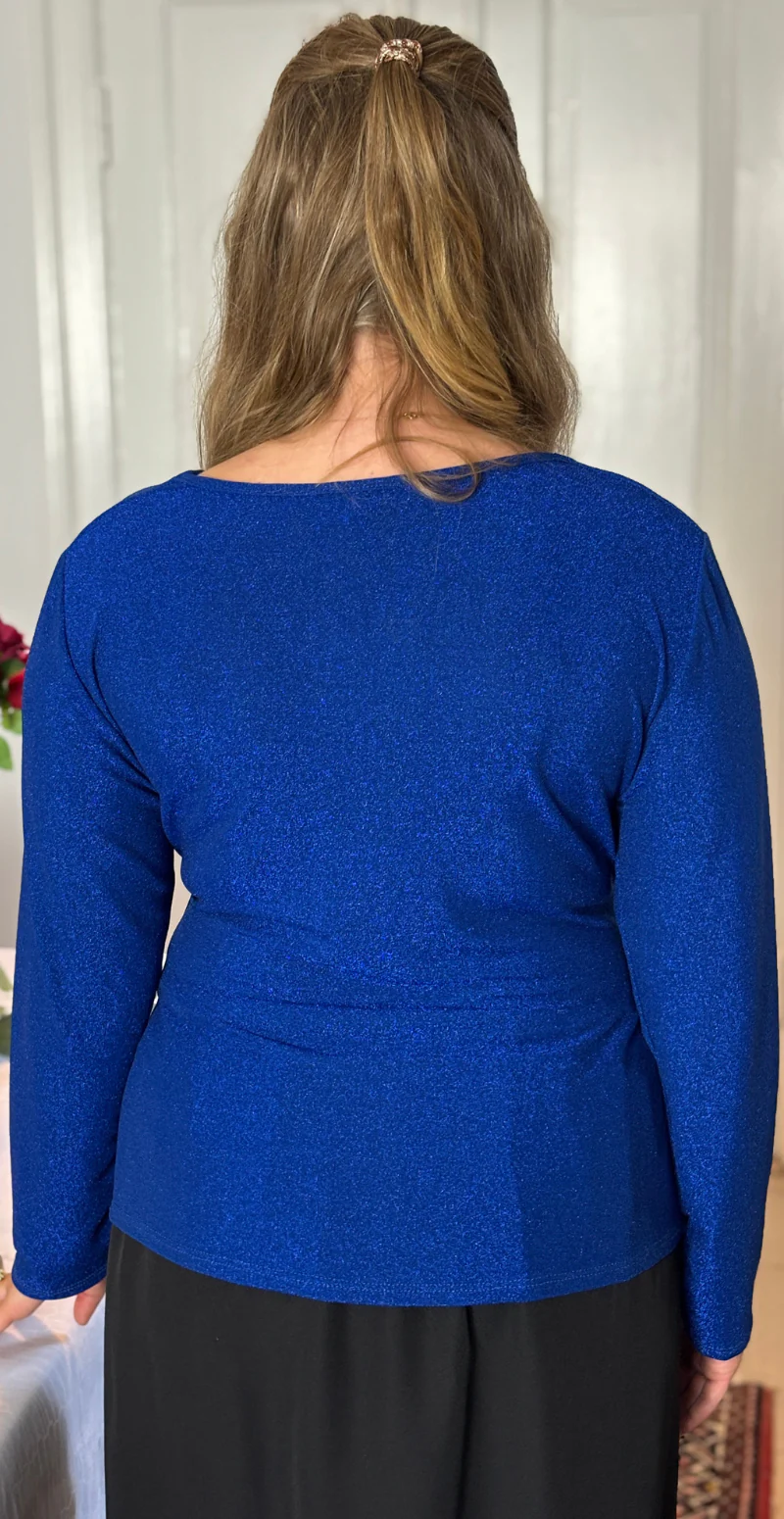 Nela glimmer bluse med wrap-effekt royalblue LikeLondon - Image 3