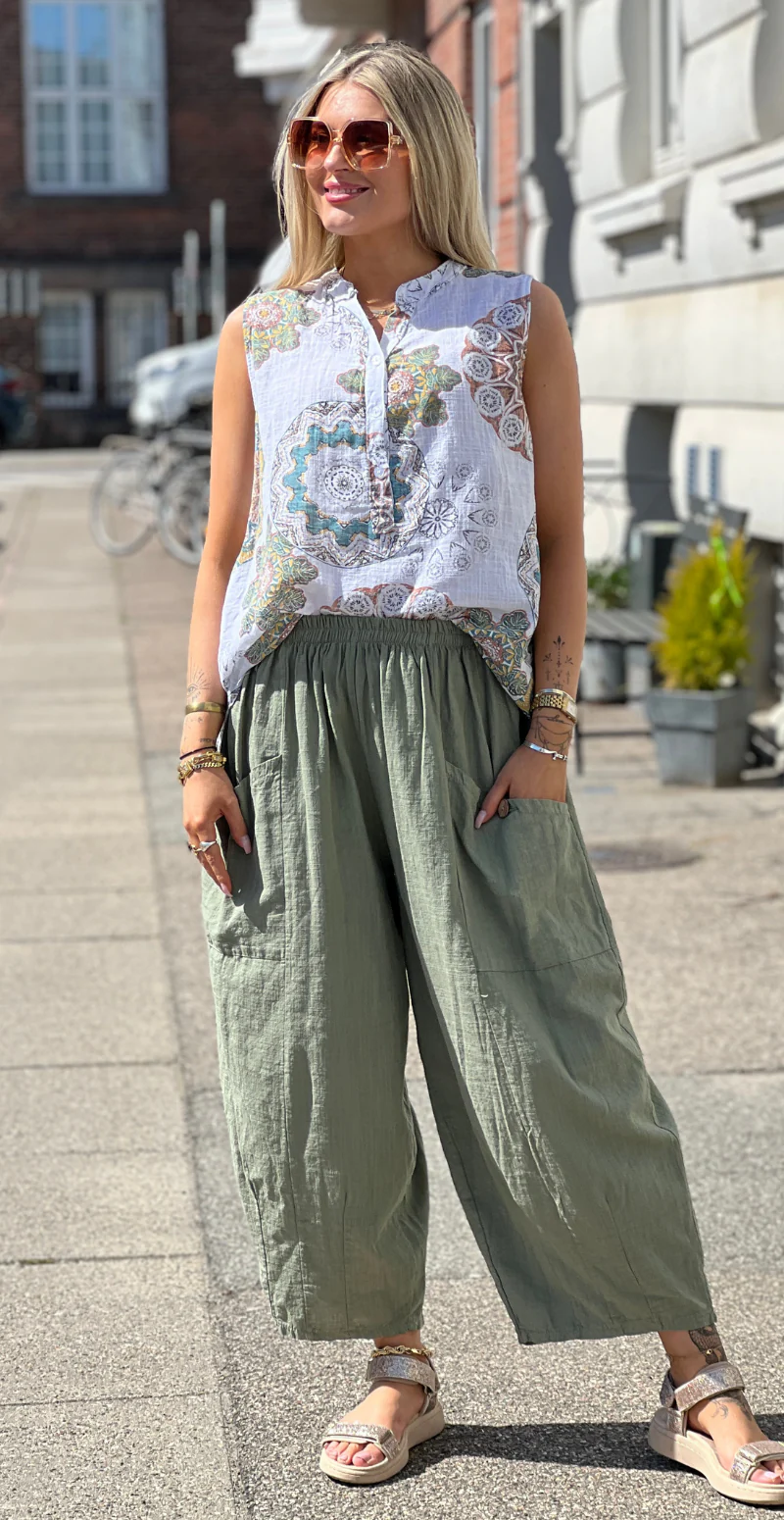 Gwen ensfarvet bukser med lommer khaki LikeLondon - Image 2