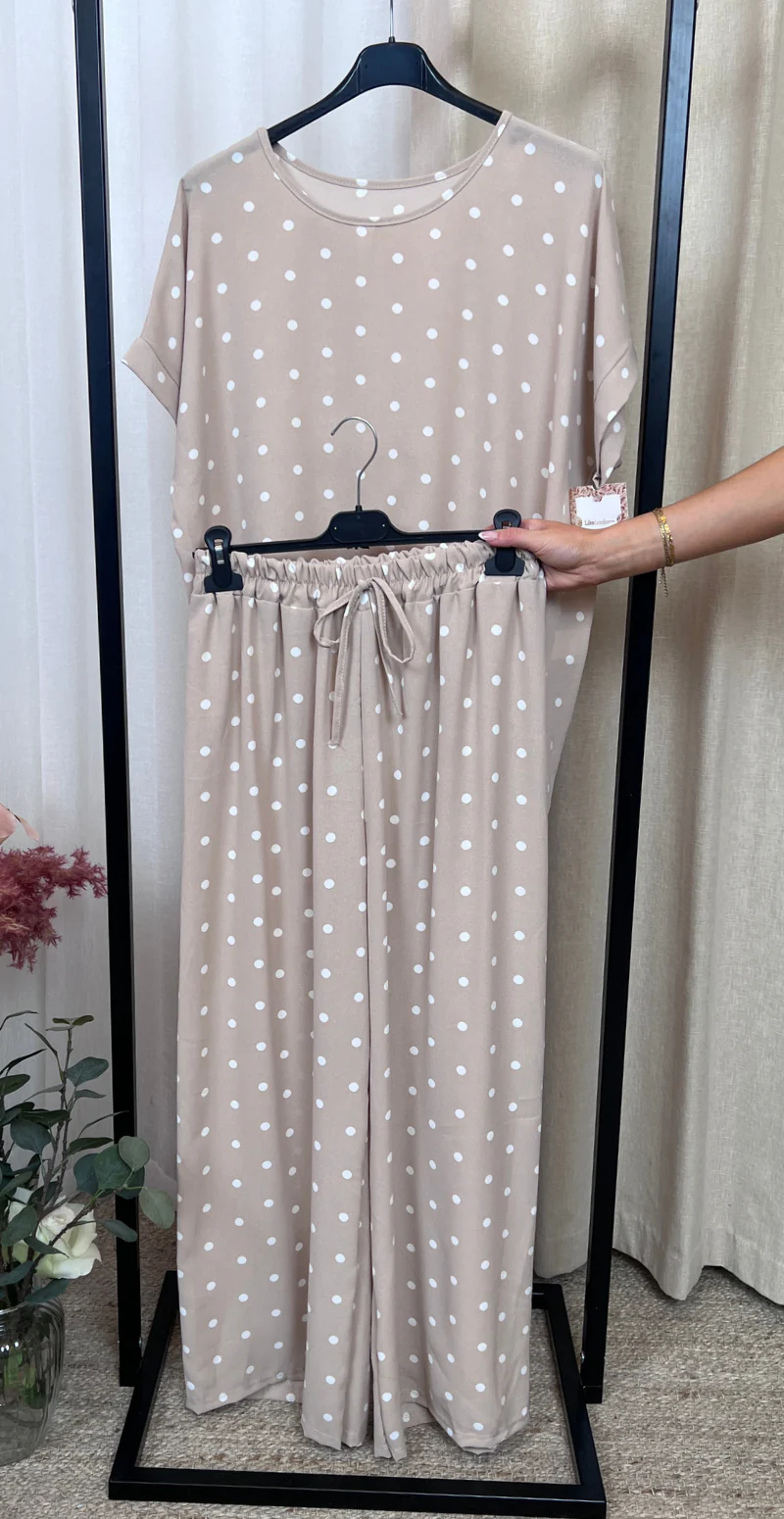 Helene sæt med polkaprikker bluse og bukser beige LikeLondon - Image 4