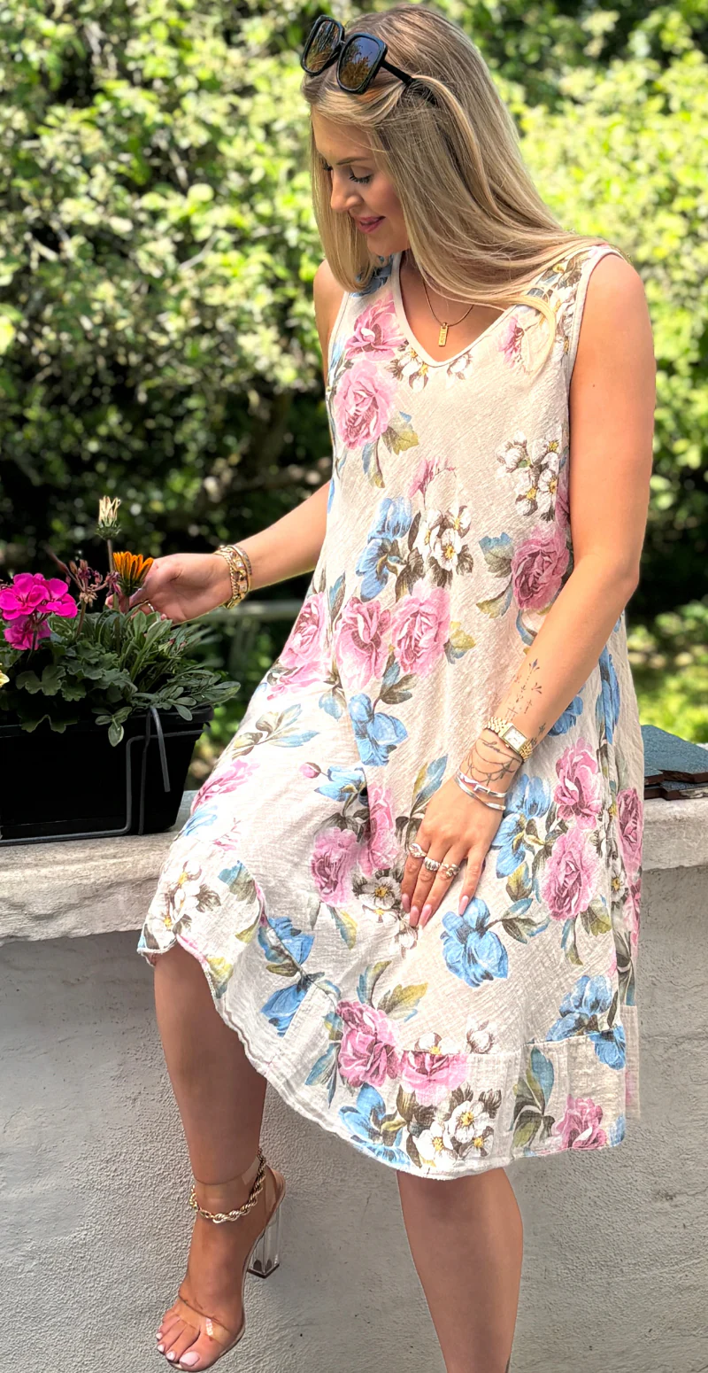 Forudbestil uge 29 Iben kjole med blomsterprint og peplum beige LikeLondon