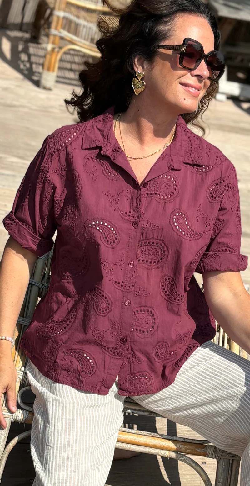 Isobel bluse med 3/4 ærmer og broderi anglaise wine LikeLondon - Image 3