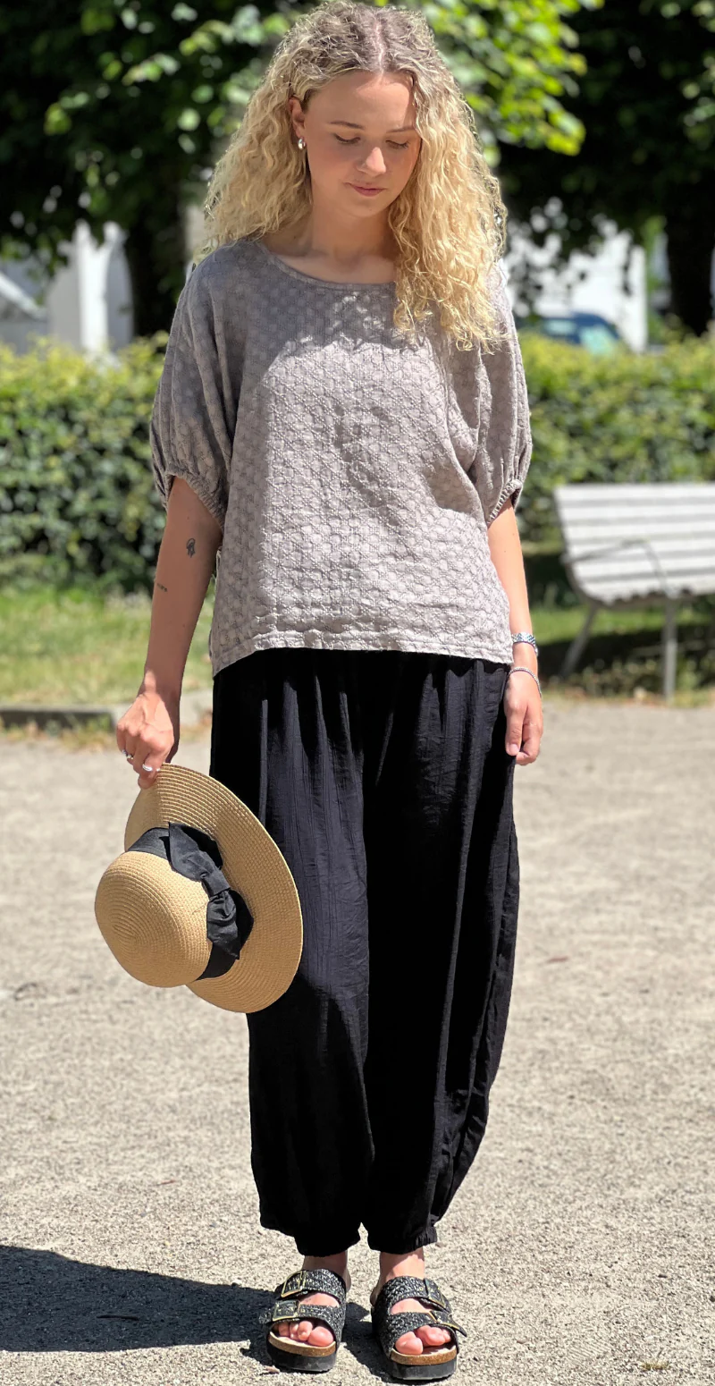 Jessica hør bluse med små broderede firkanter fango LikeLondon - Image 2