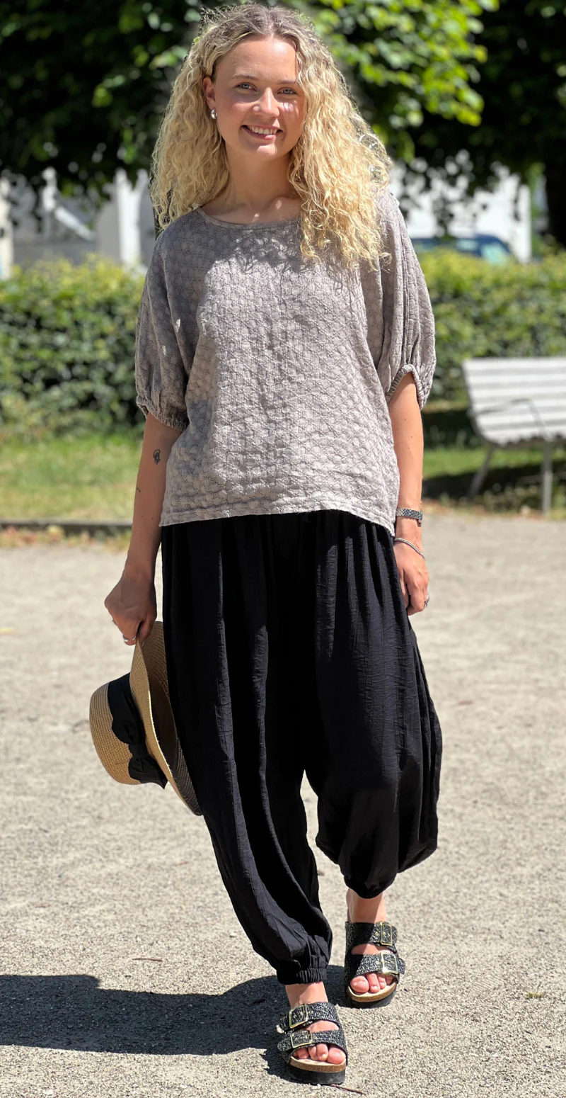 Jessica hør bluse med små broderede firkanter fango LikeLondon - Image 6