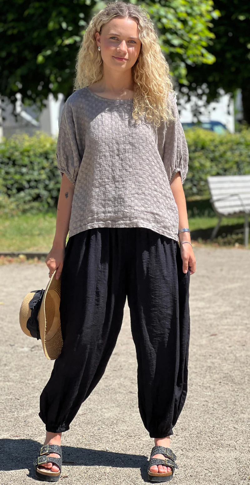 Jessica hør bluse med små broderede firkanter fango LikeLondon - Image 9